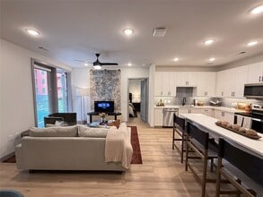 Building Photo - 11604 Stonehollow Dr