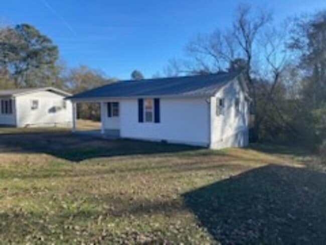 Building Photo - 2 Bedroom 1 bath