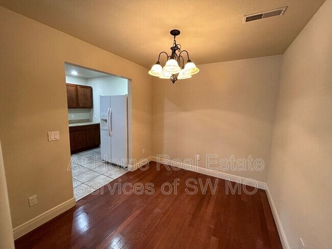 Building Photo - 3343 S Parkmont Ct