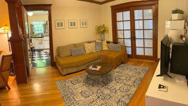 Foto del edificio - 3 Bed/2 Bath Craftsman Beauty in Historic ...