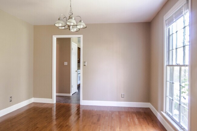 Foto del edificio - Dog Friendly Two Story with Fenced Yard!