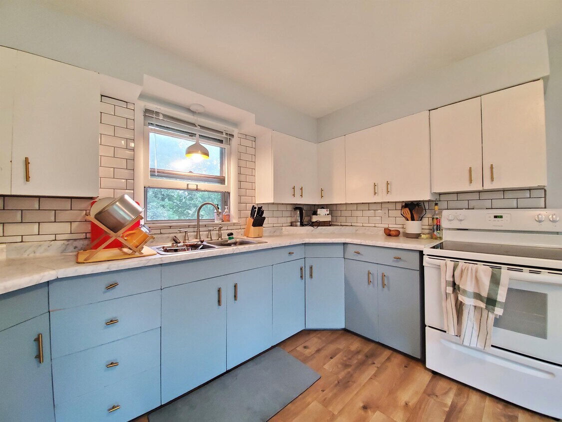 Foto principal - 1717 4th Ave SW