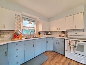 Building Photo - 1717 4th Ave SW