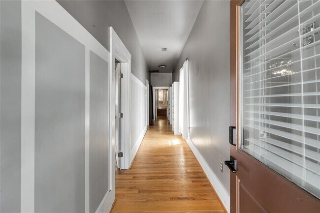 Foto del edificio - 517 Irwin St NE
