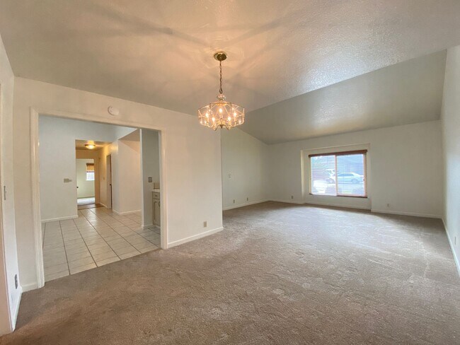Building Photo - Spacious Manteca Home with a Pool