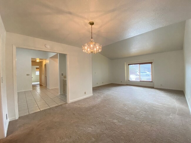 Foto del edificio - Spacious Manteca Home with a Pool