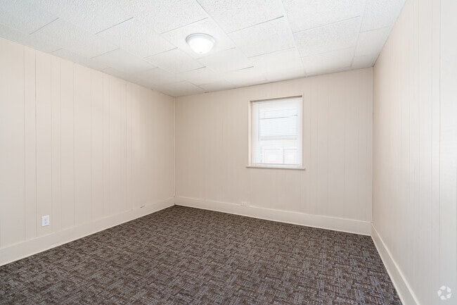 1BR, 1BA - 575SF - Bedroom - Jefferson Building