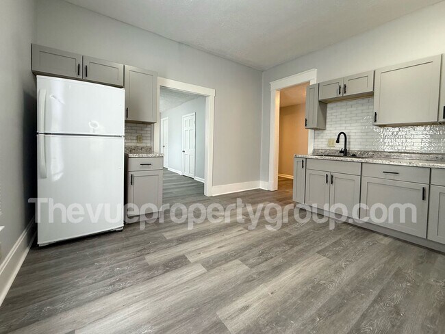 Foto del edificio - Remodeled 3 Bed, 2 Bath Home with Luxuriou...
