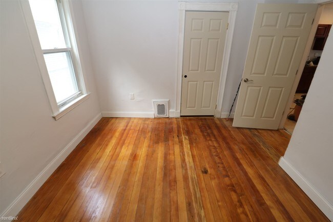 Foto del edificio - 4 br, 1 bath Apartment - 45 Wolcott St