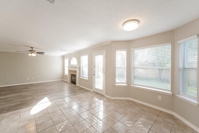 Foto del edificio - 2115 Nashua Dr