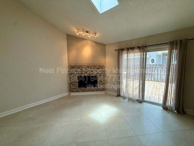Building Photo - 1695 Evans Dr S