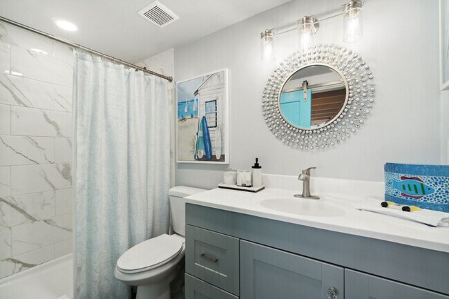 Building Photo - Cozy Beachfront Studio Newly Renovated wit...