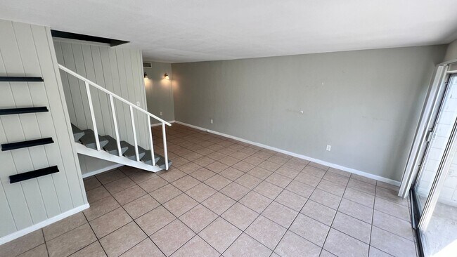 Building Photo - "Second Month of Rent FREE" Charming 2 Bed...