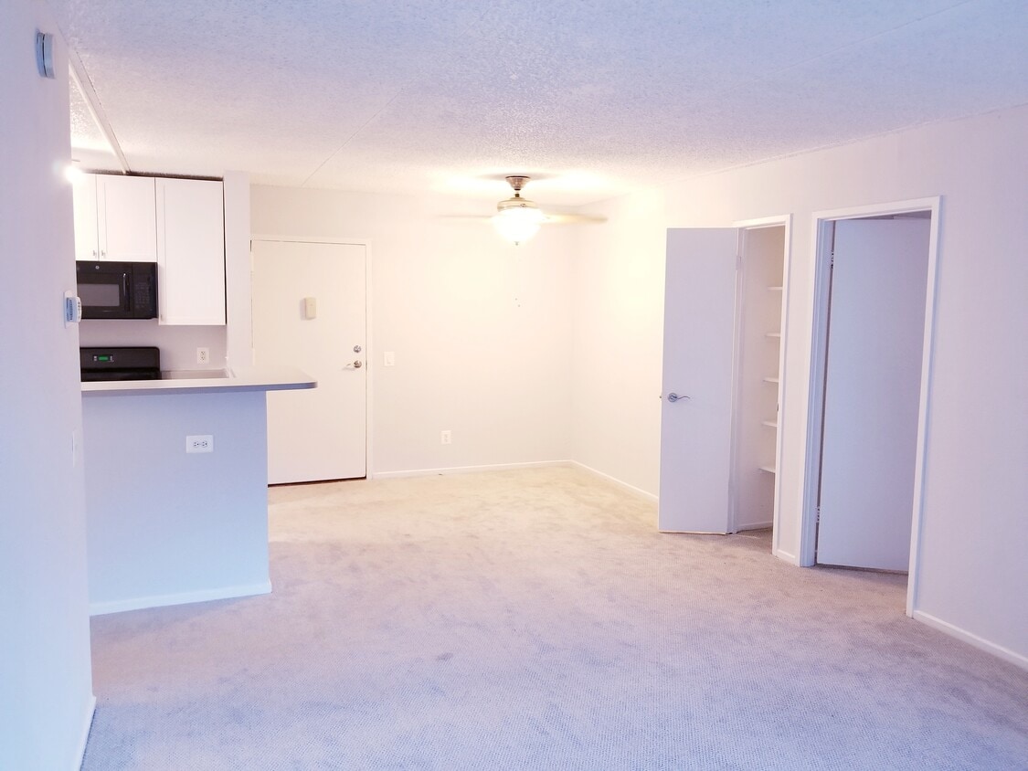 Spacious Living - 60 S Van Dorn St
