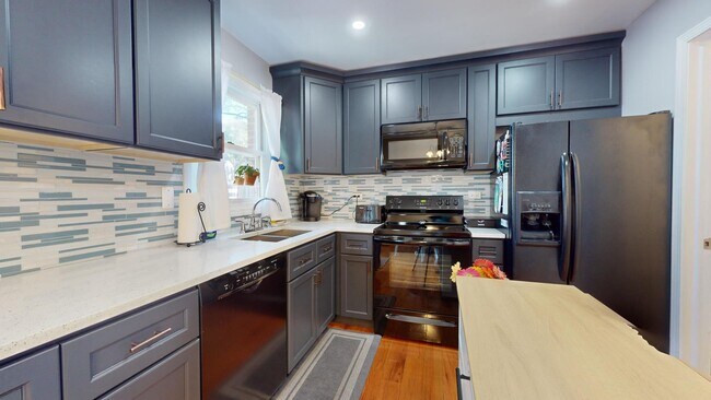 Building Photo - 2114 Rugen Rd