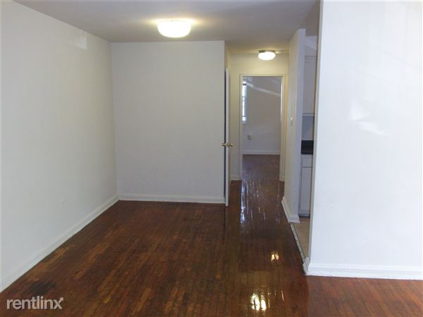 Building Photo - 8206 Roanoke Ave
