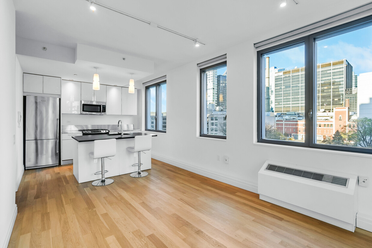 Foto principal - 545 W 53rd St