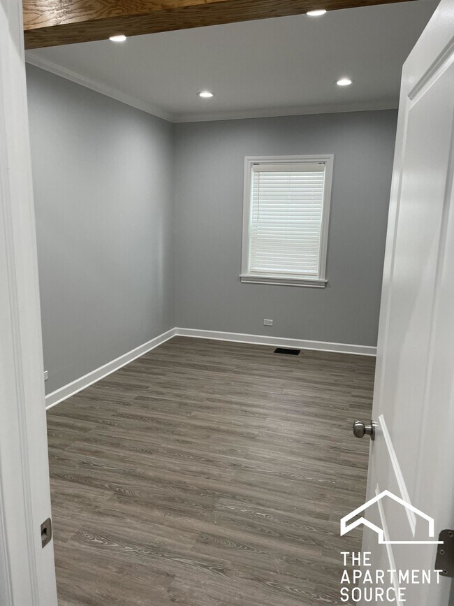 Building Photo - 3707 W Belmont Ave