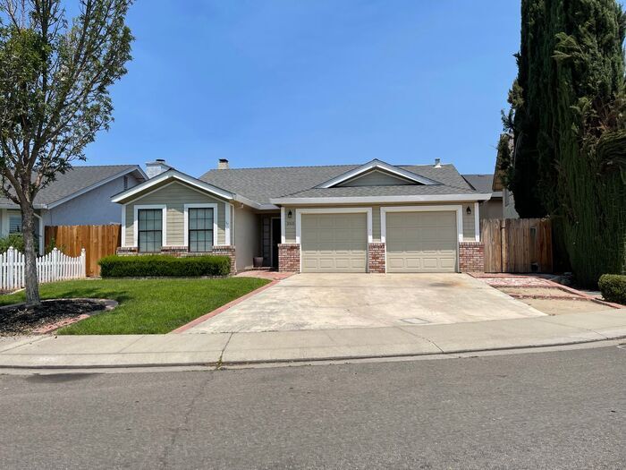 Primary Photo - Modesto 3 Bedroom 2 Bath Home