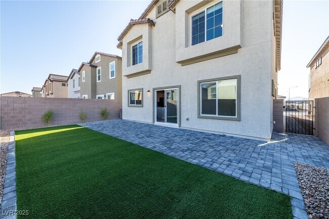 Building Photo - 480 Silverweed Ave