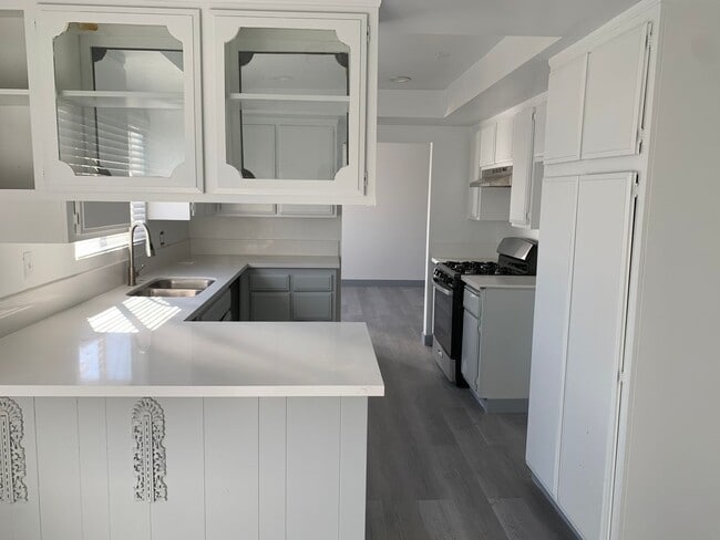 Building Photo - Julian House (DMM125)