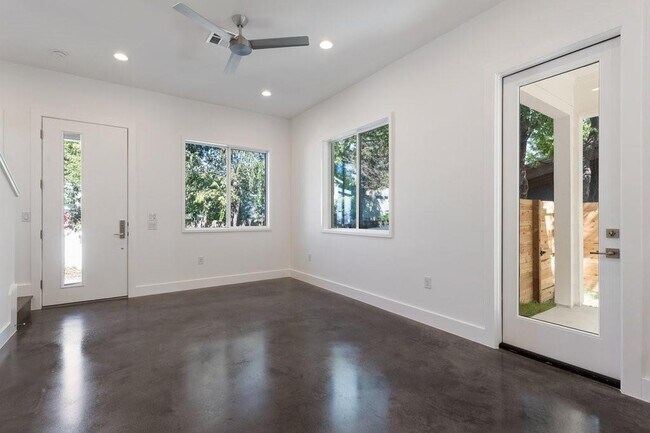 Foto del edificio - 2504 E 6th St