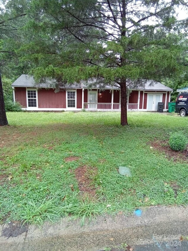 Primary Photo - 6501 Farmstead Dr