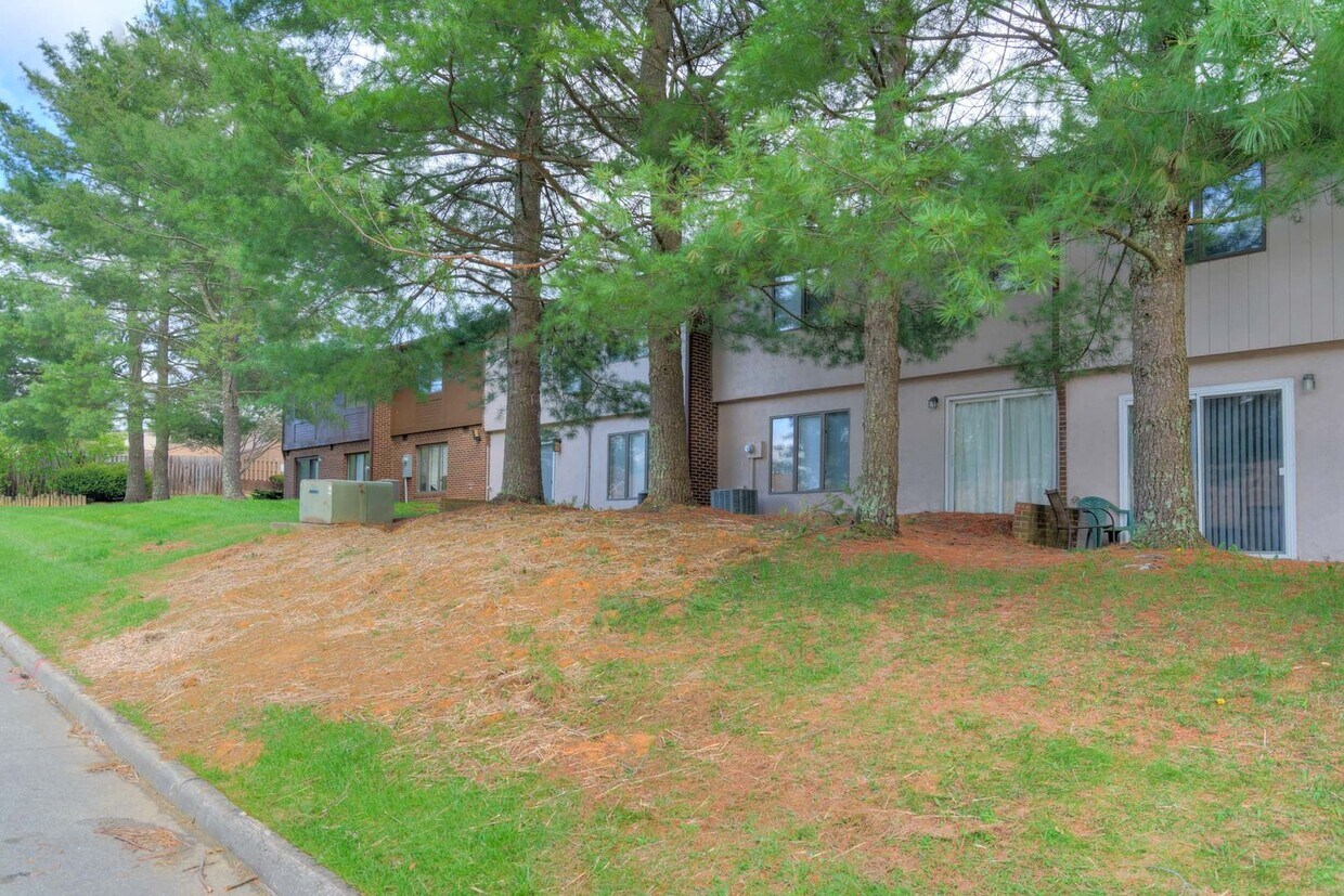 Building Photo - 349 Shenandoah Circle | 3 Bed 2.5 Bath | 0...