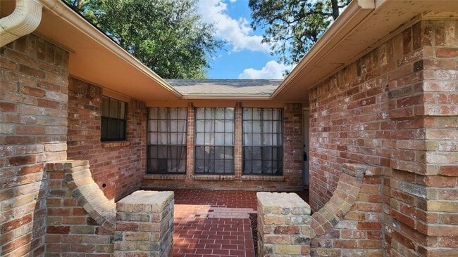 Building Photo - 2702 Foliage Green Dr