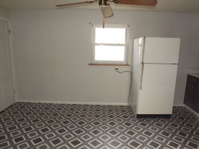 Foto del edificio - 24 Stafford Ave