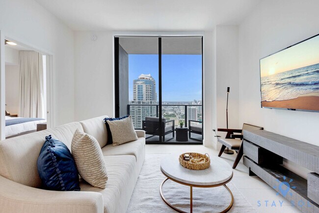 Foto del edificio - 601 NE 1st Ave