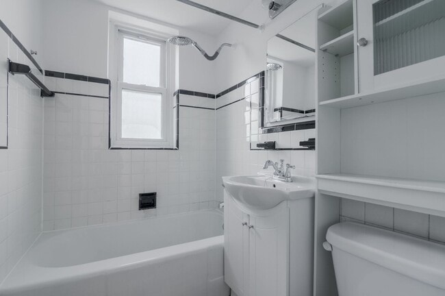 Building Photo - 10 Av. Rosemount