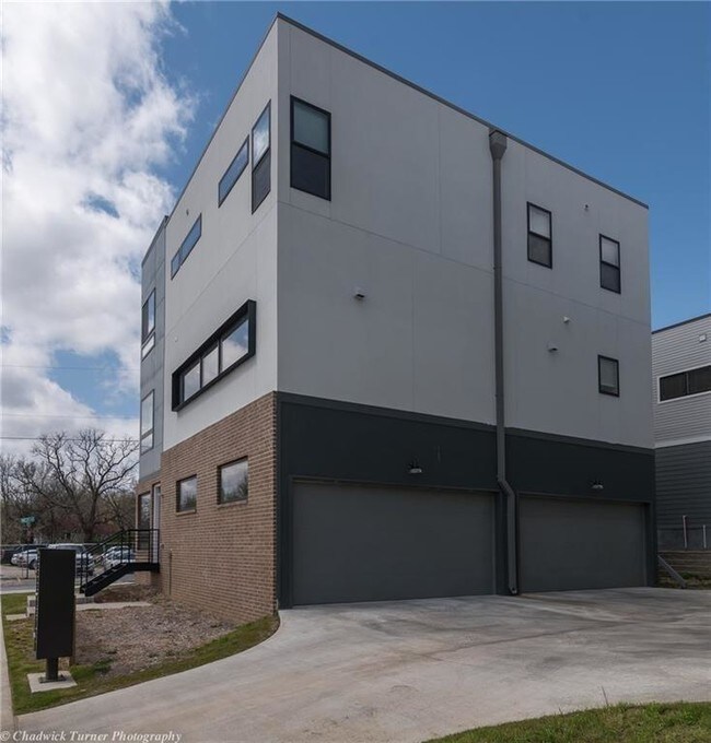 Building Photo - 440 S W Ave