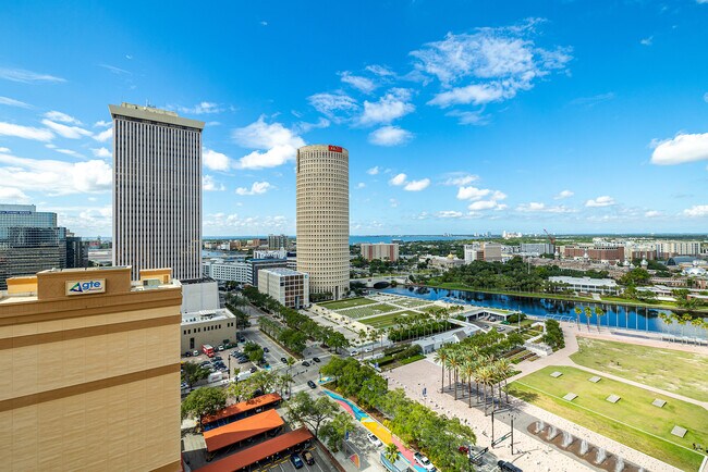 Foto del edificio - 777 N Ashley Dr