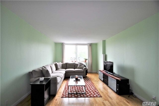 Foto del edificio - 118-18 Union Tpke