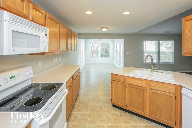 Building Photo - 325 Dogwood Dr