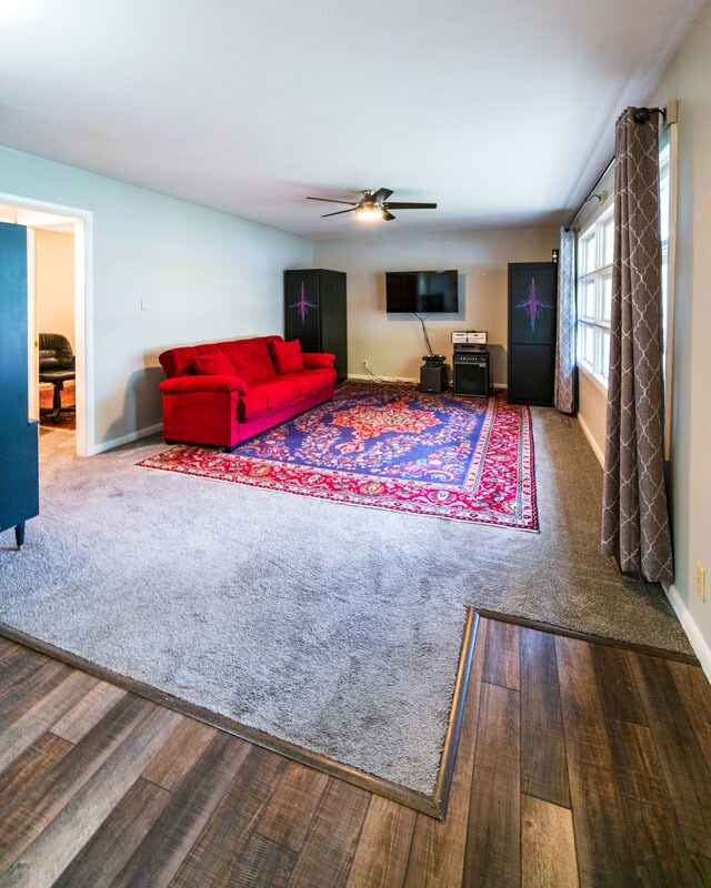 Building Photo - 1202 W 10th St