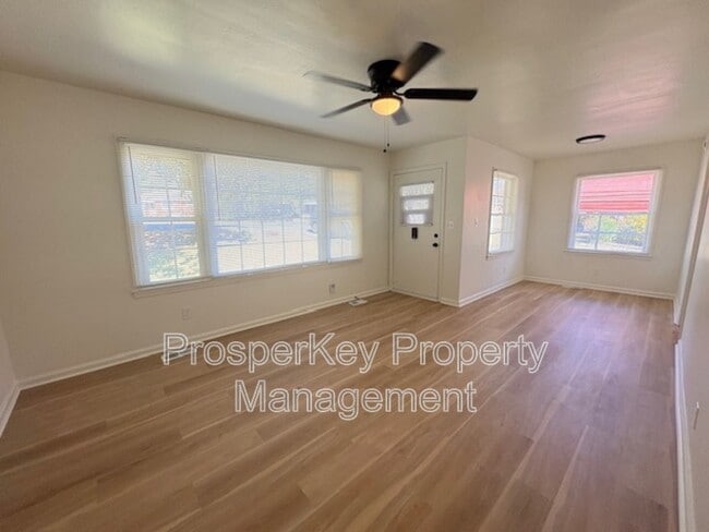 Foto del edificio - 830 Turner Rd