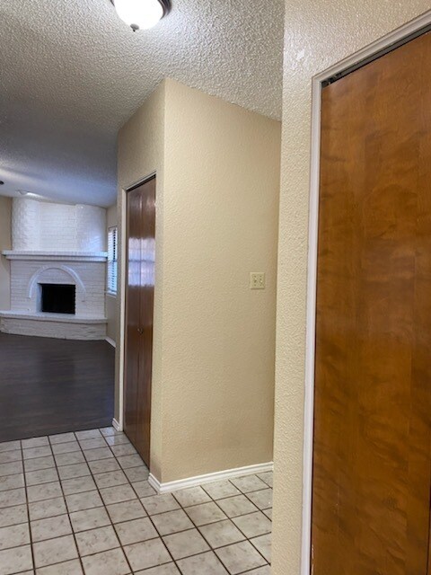 Building Photo - Spacious 2 bed 2 bath townhome!