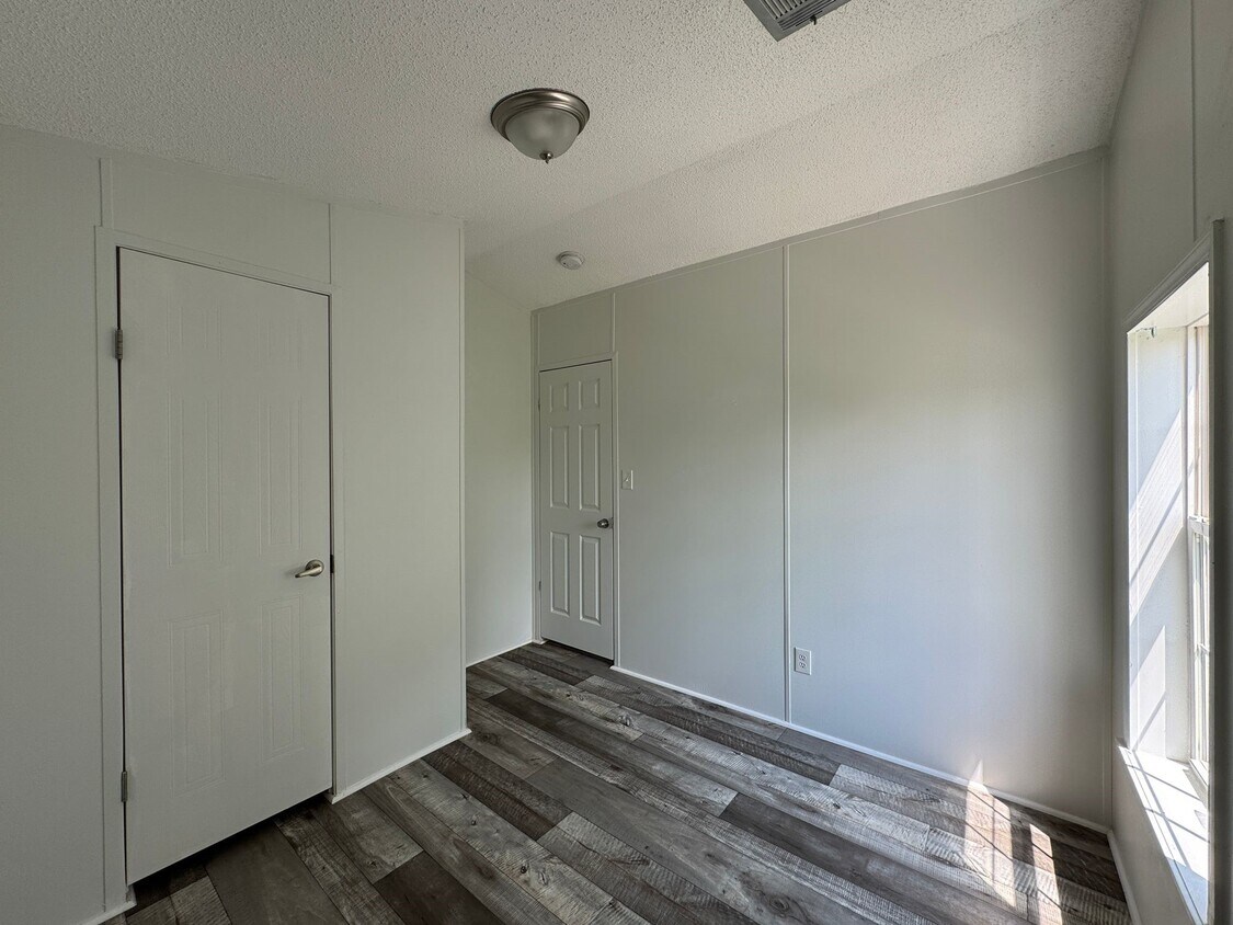 Foto principal - 16206 Wood Dr