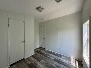 Building Photo - 16206 Wood Dr