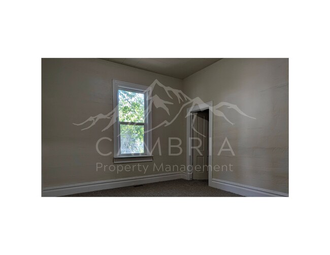 Foto del edificio - Charming 4-BR Home in Midvale