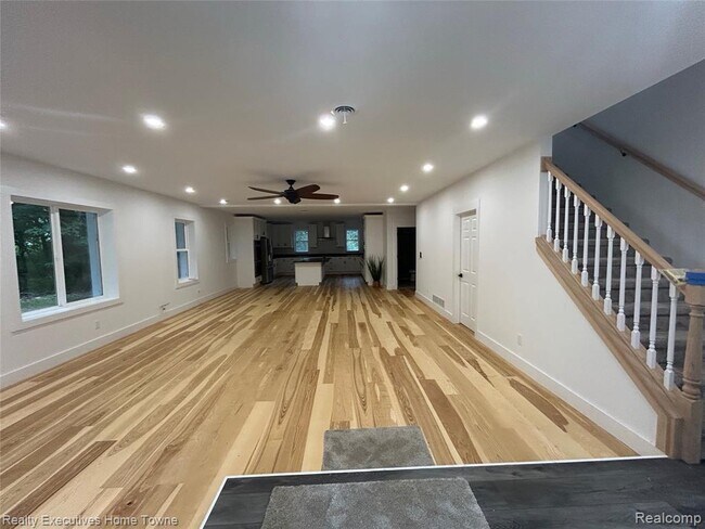 Foto del edificio - 7226 Lakeshore Rd