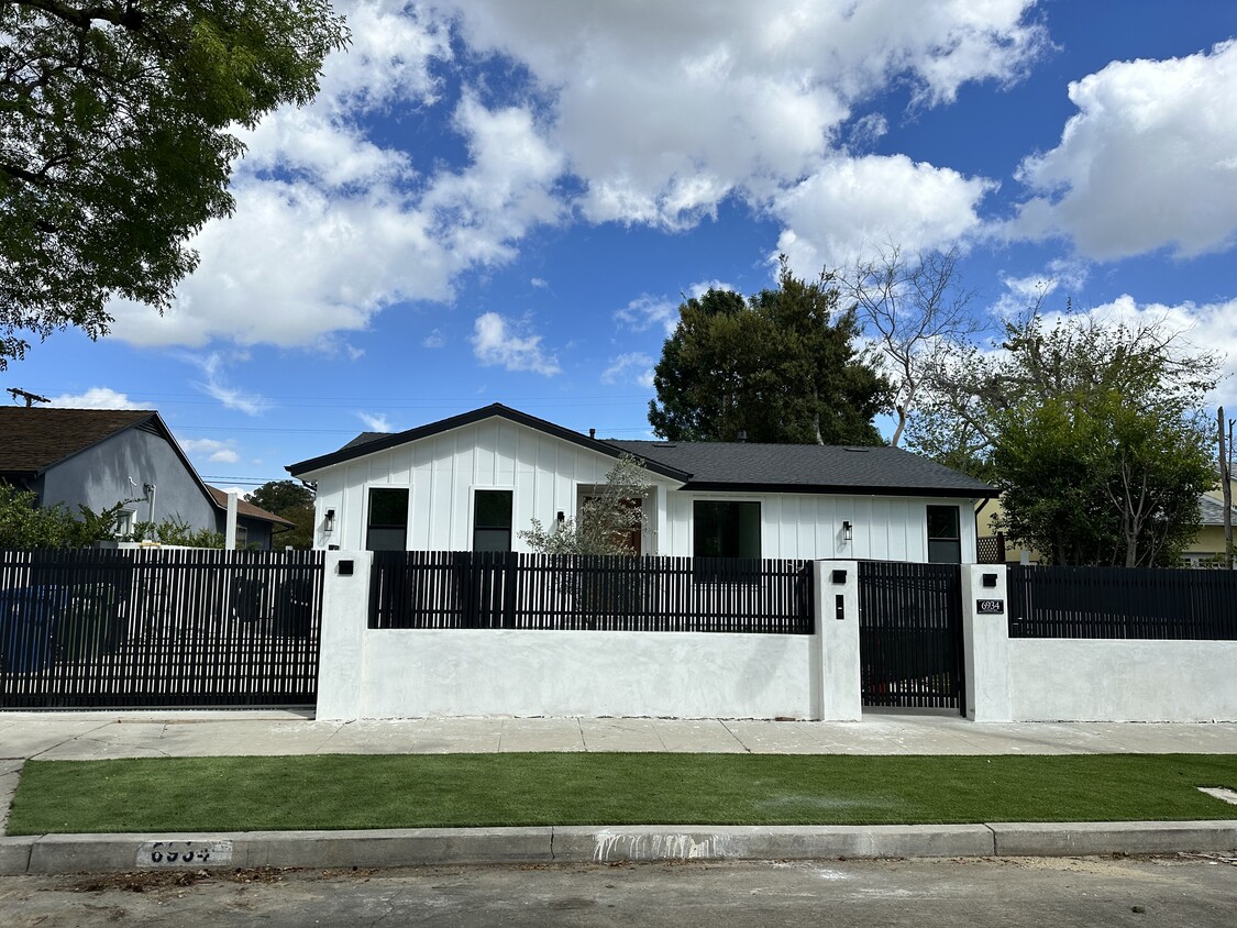 Primary Photo - 6934 Jellico Ave