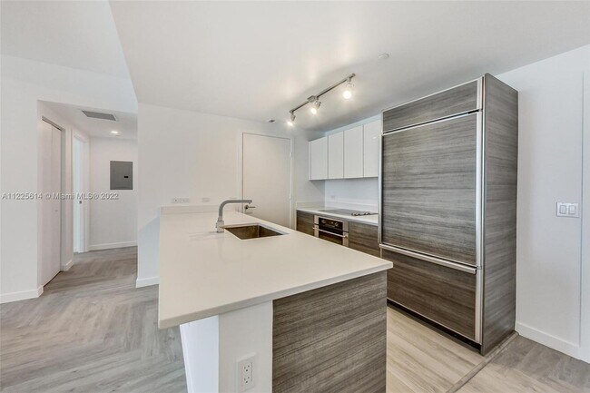 Building Photo - 1100 S Miami Ave