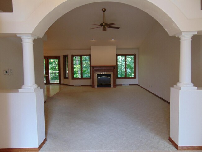 Building Photo - 1279 Gail Dr