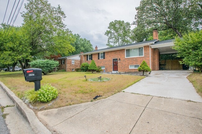 Building Photo - Beautiful 4 BR/2 BA Single-Family Home in ...