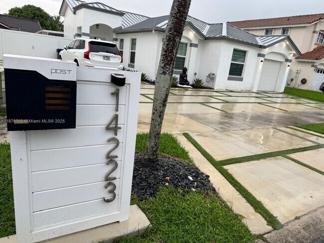 Foto del edificio - 14223 SW 92nd St