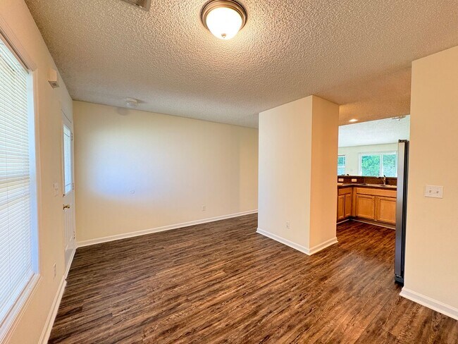 Foto del edificio - 10 Broadland Cir