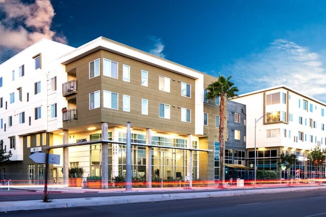 Building Photo - LINQ